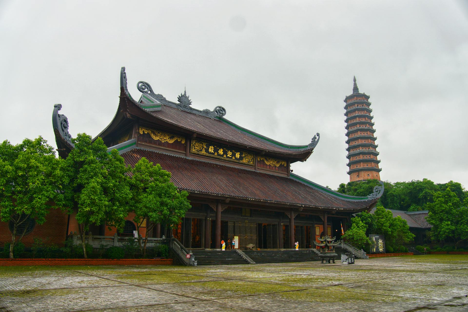 Your new travel family at Vietnam’s largest temple complex